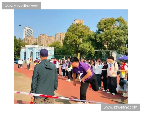 阳光校园里热血奔腾的种马体育生在汗水与荣耀